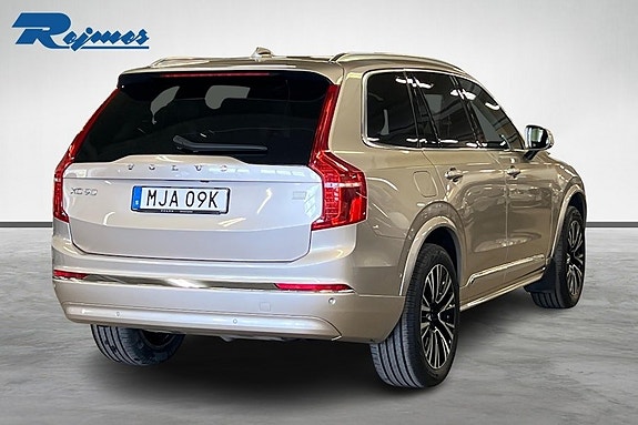 Volvo XC90 2 of 5
