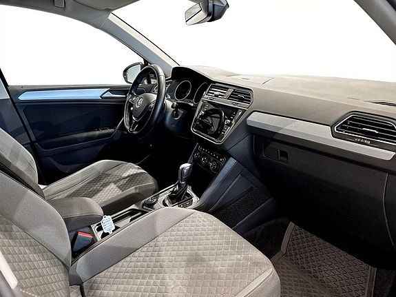 Volkswagen Tiguan 9 of 15