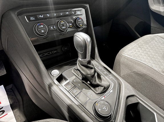Volkswagen Tiguan 12 of 15