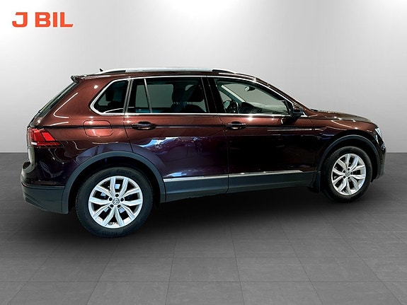 Volkswagen Tiguan 3 of 15