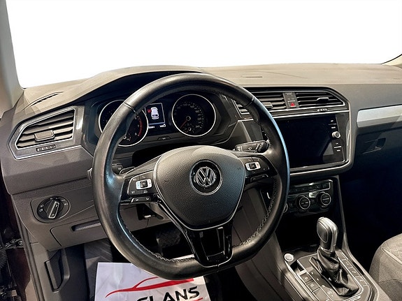 Volkswagen Tiguan 10 of 15