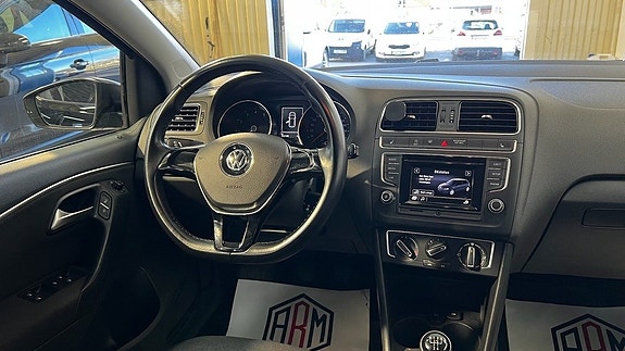 Volkswagen Polo 8 of 15