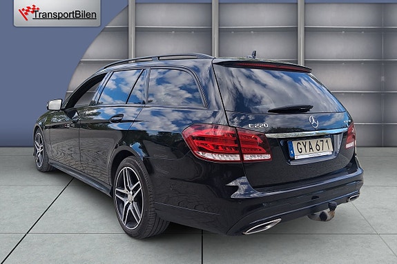 Mercedes-Benz E220 3 of 5