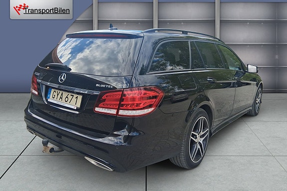 Mercedes-Benz E220 5 of 5