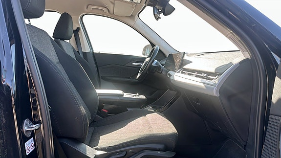 BMW iX1 3 of 5