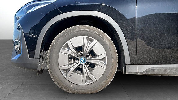 BMW iX1 9 of 15