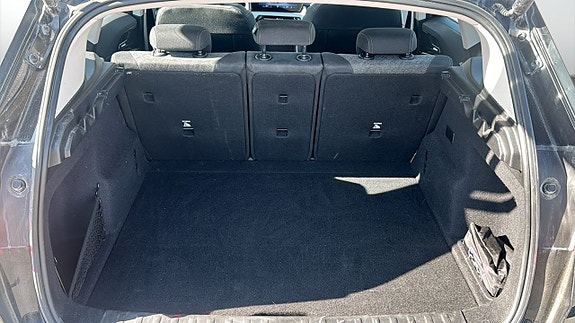 BMW iX1 10 of 15