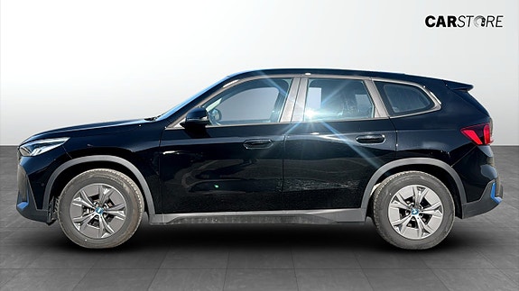 BMW iX1 6 of 15