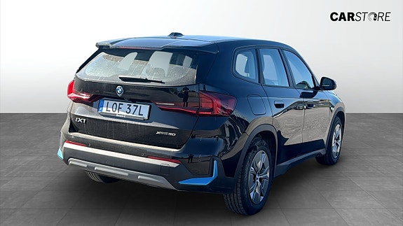 BMW iX1 2 of 5