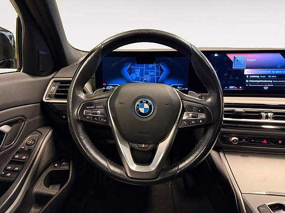 BMW 330e 13 of 23