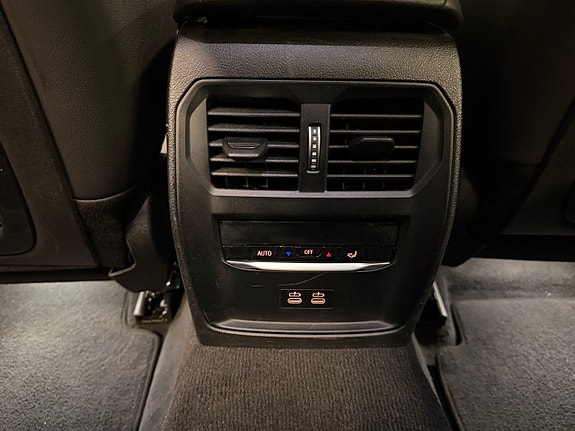 BMW 330e 20 of 23