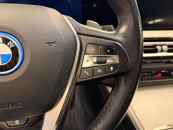 BMW 330e 22 of 23