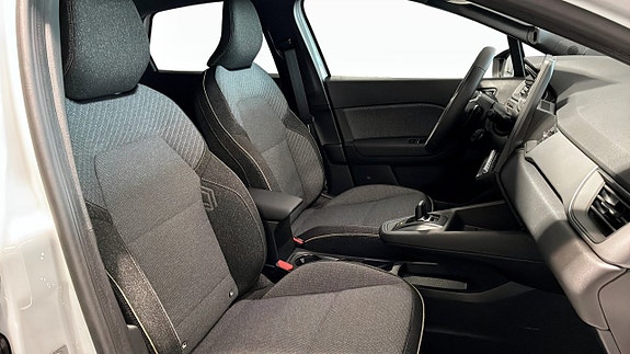 Renault Captur 2 of 9