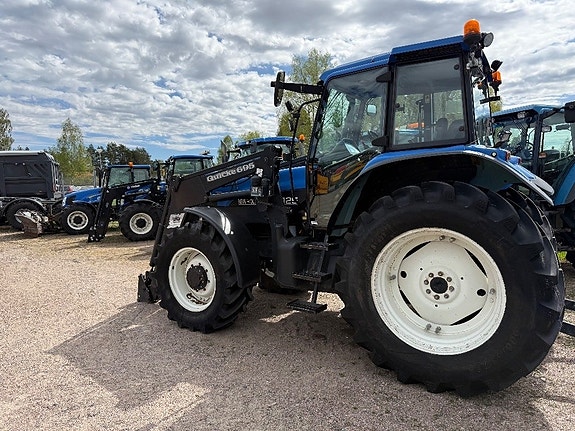 New Holland TM 125 RC, Ålö 695