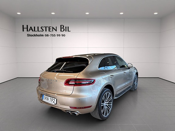 Porsche Macan 3 of 5