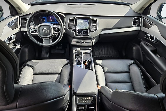 Volvo XC90 10 of 27