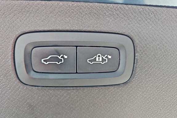 Volvo XC90 18 of 27