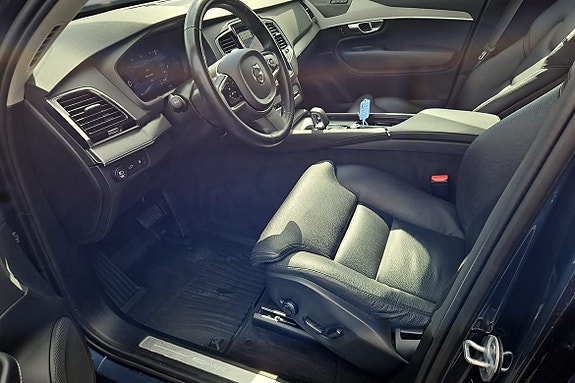 Volvo XC90 13 of 27
