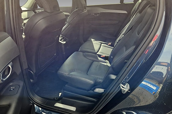 Volvo XC90 14 of 27