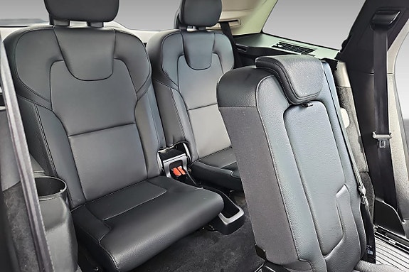 Volvo XC90 25 of 27