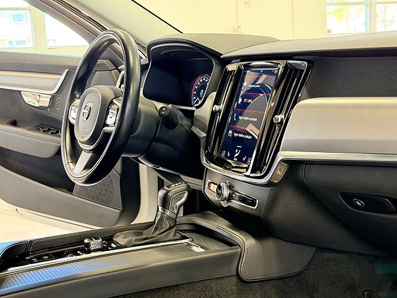 Volvo V90 10 of 23