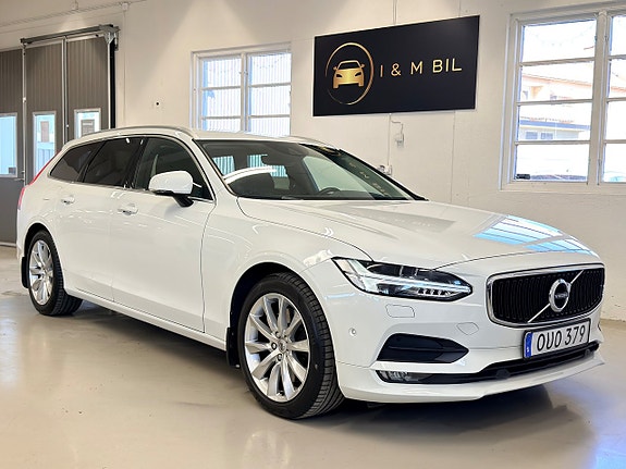Volvo V90 2 of 5