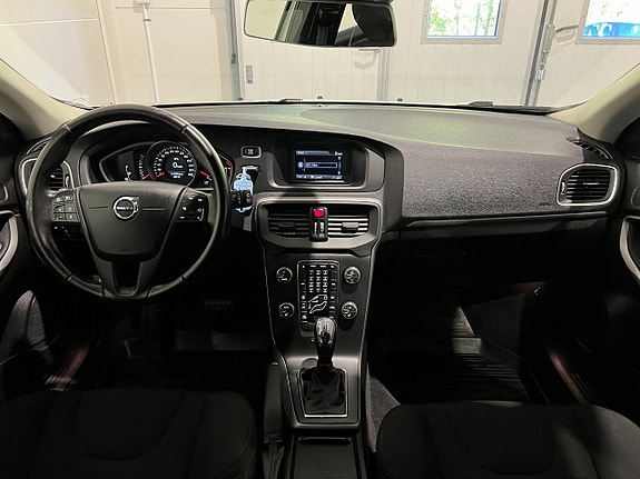 Volvo V40 14 of 22