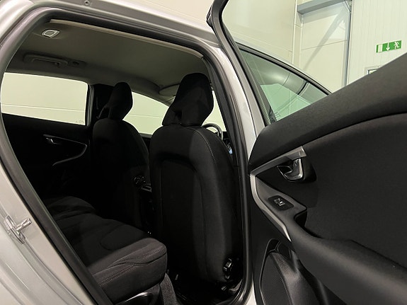 Volvo V40 9 of 22