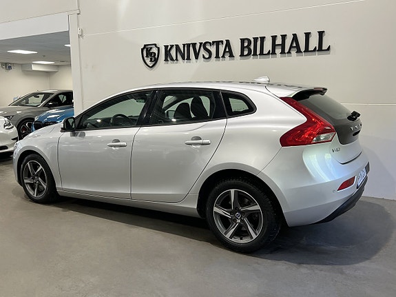 Volvo V40 2 of 5