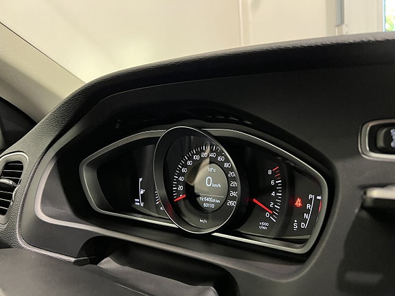 Volvo V40 17 of 22