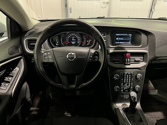 Volvo V40 15 of 22