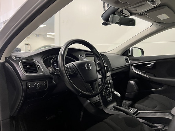 Volvo V40 6 of 22