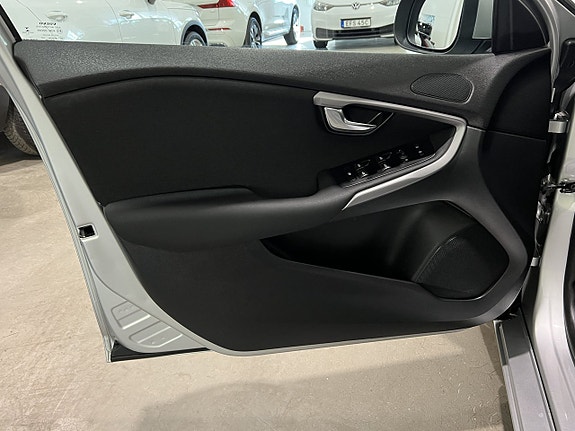 Volvo V40 8 of 22
