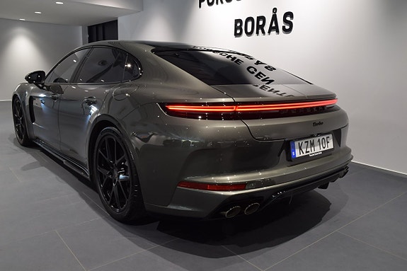Porsche Panamera Turbo 4 of 5