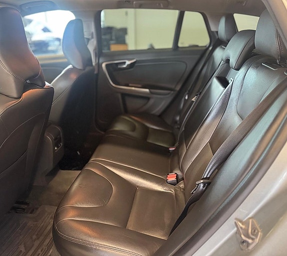 Volvo V60 Cross Country 15 of 18