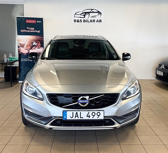 Volvo V60 Cross Country 3 of 5
