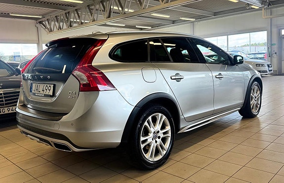 Volvo V60 Cross Country 6 of 18