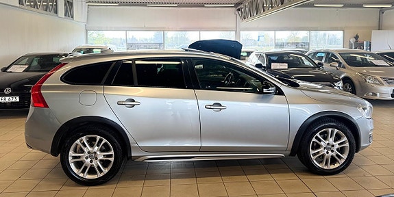 Volvo V60 Cross Country 7 of 18