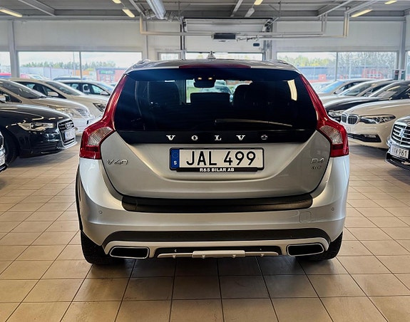 Volvo V60 Cross Country 5 of 5