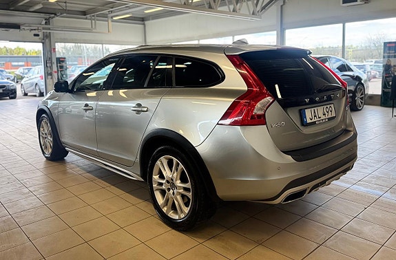 Volvo V60 Cross Country 4 of 5