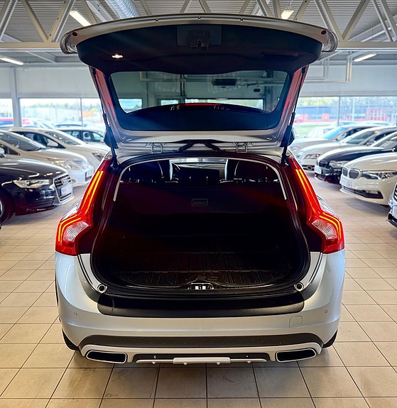 Volvo V60 Cross Country 8 of 18