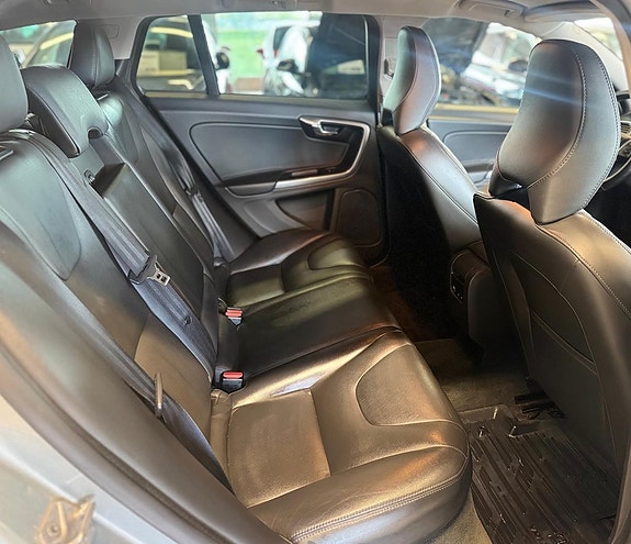 Volvo V60 Cross Country 16 of 18