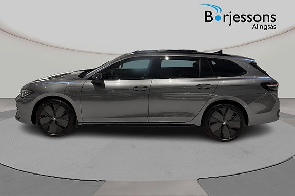 Volkswagen Passat 8 of 17