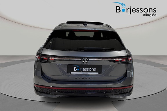 Volkswagen Passat 6 of 17
