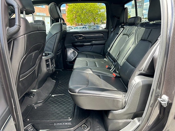 Dodge RAM 1500 11 of 14