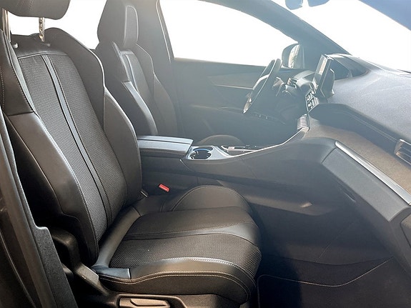 Peugeot 5008 10 of 23