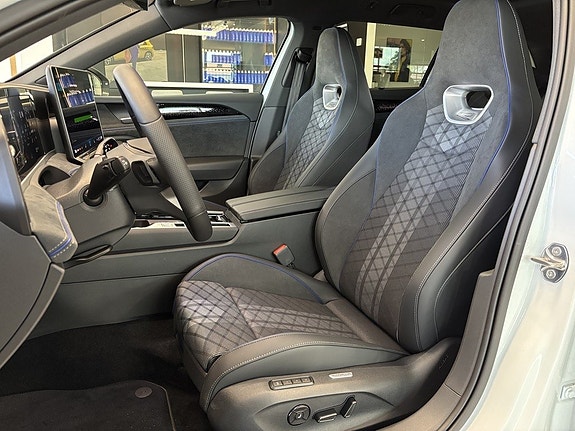 Volkswagen Passat 9 of 26