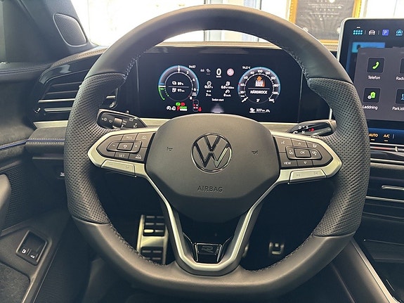 Volkswagen Passat 15 of 26