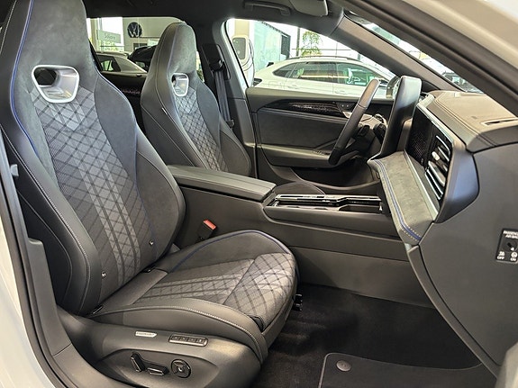 Volkswagen Passat 12 of 26