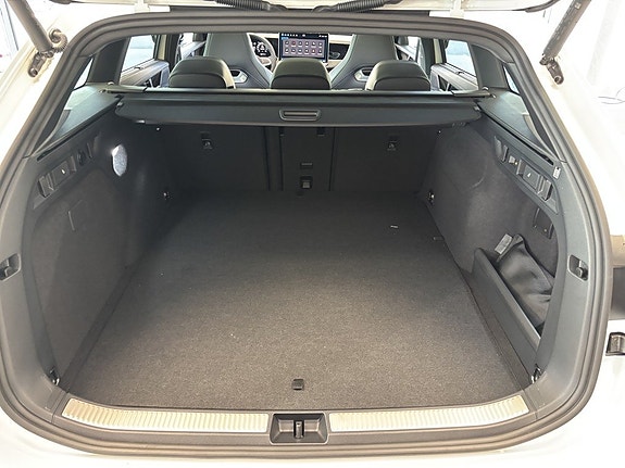 Volkswagen Passat 25 of 26